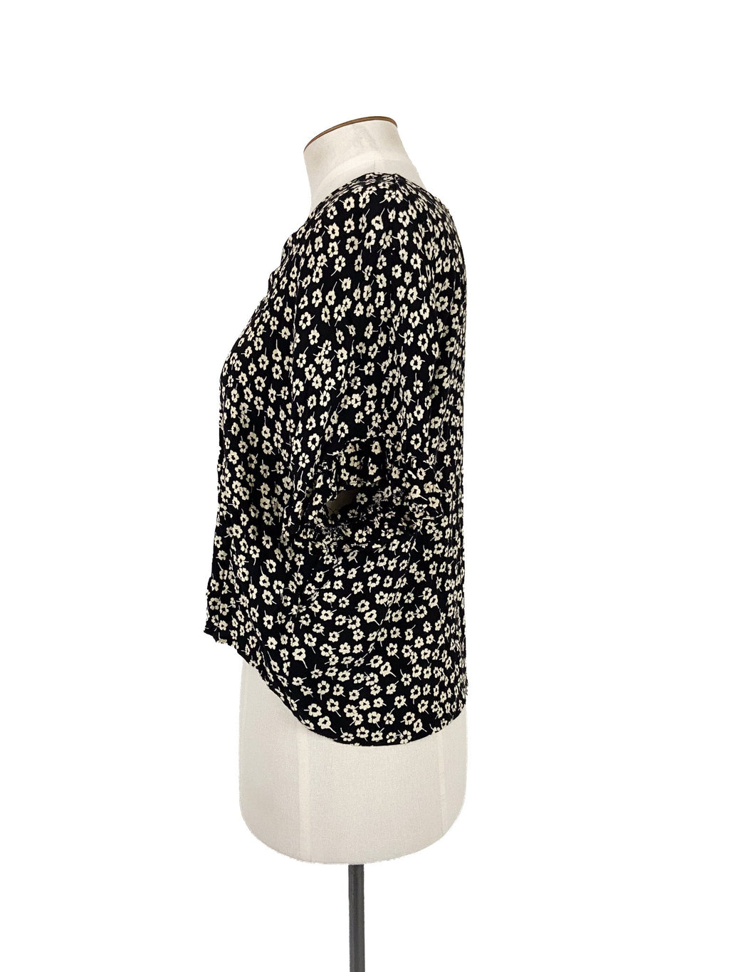 Chemisier court fleuri noir à manches courtes et léger, taille XXL